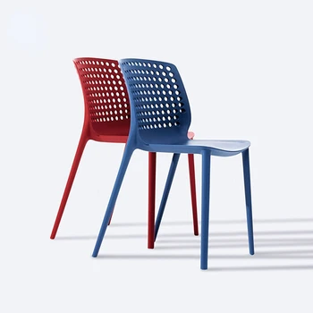 Скандинавские дизайнерские обеденные стулья оптом для дома, современные минималистичные стулья для гостиной с пластиковой спинкой, складные табуреты для отелей.